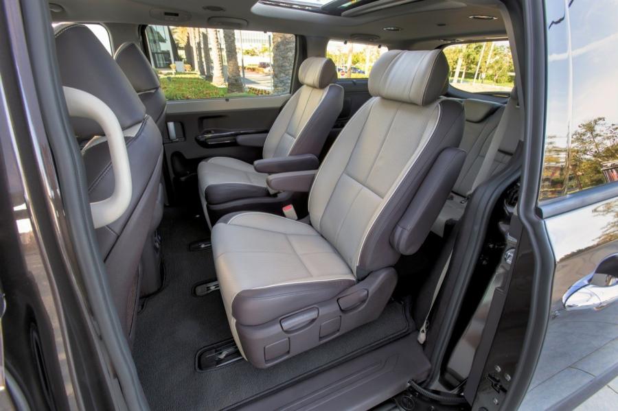  Kia Sedona SXL 2015 года  (фото 26 из 75)